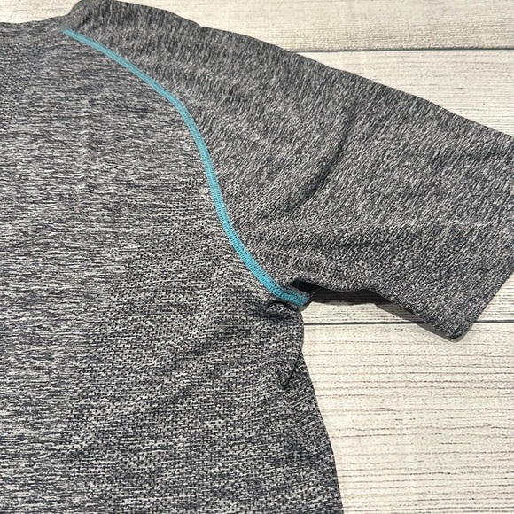 🍋Mens original Vent Tech tee with 3 bar sizing PTP approx 19”🍋 - Picture 11 of 13